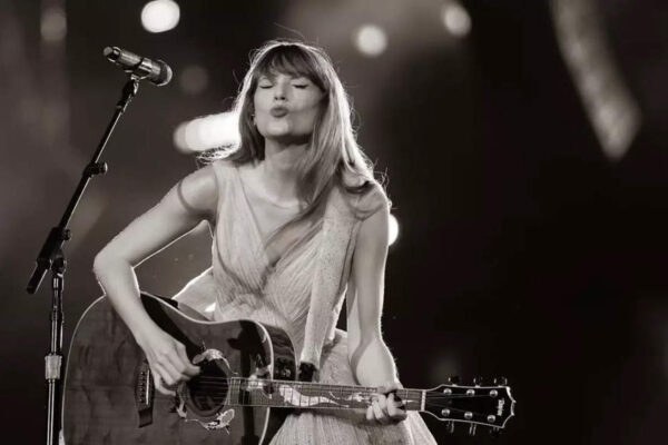 Taylor Swift's sweet gesture towards a fan during her 'Eras Tour' wins hearts |