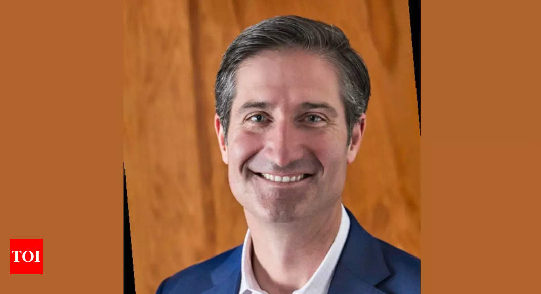 Brian Niccol: Starbucks' new CEO Brian Niccol to fly 1600 km daily in a private jet for work, netizens react |