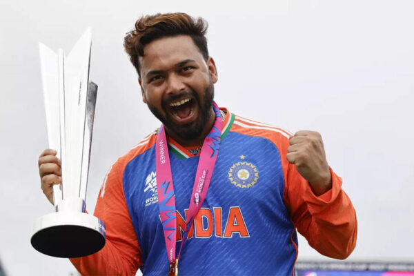 'Fearless' Rishabh Pant gets big thumbs-up from this legend | Cricket News